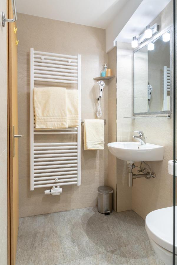 Apartments Udera เซลวาดีวัลการ์เดนา ภายนอก รูปภาพ